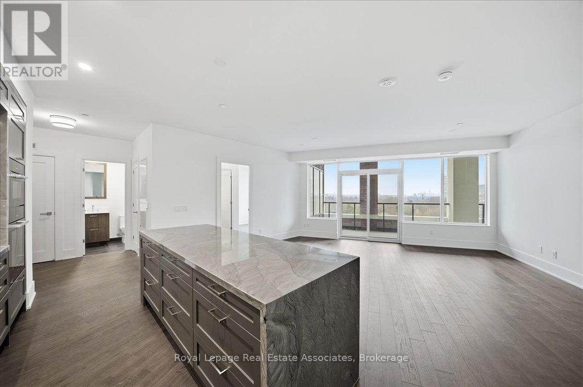 725 - 259 THE KINGSWAY, Toronto, Ontario