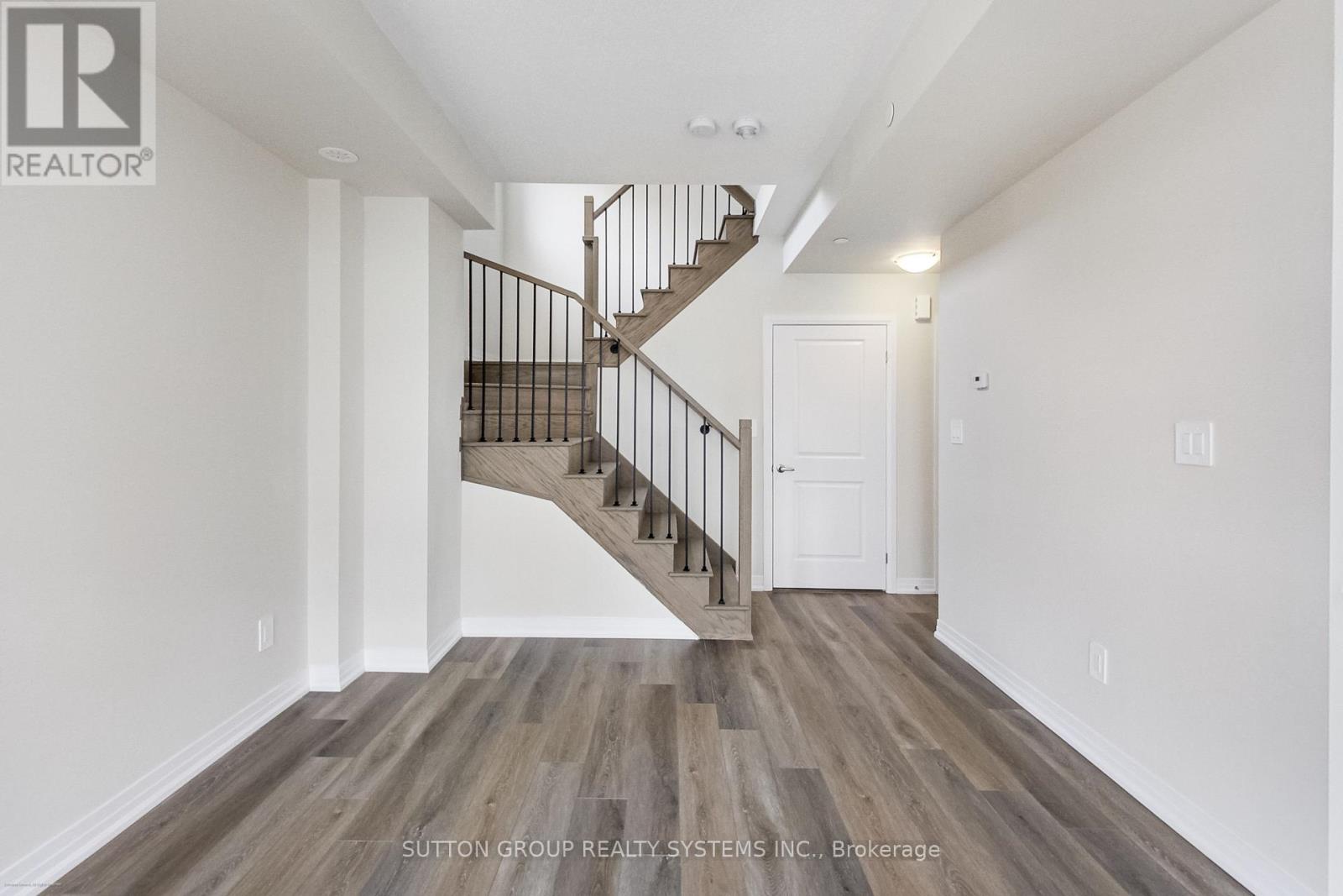 102 - 1593 Rose Way, Milton, Ontario  L9E 0J2 - Photo 6 - W12697614