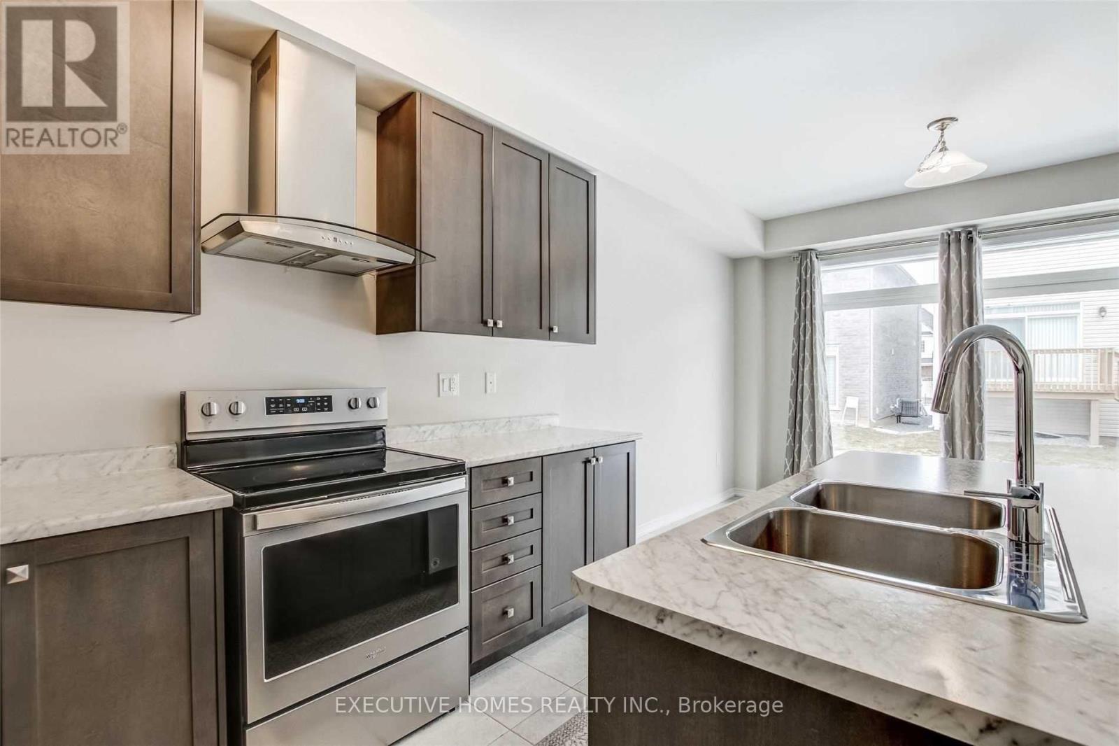 14 Vaughn Drive, Thorold, Ontario  L3B 0G8 - Photo 3 - X12697584