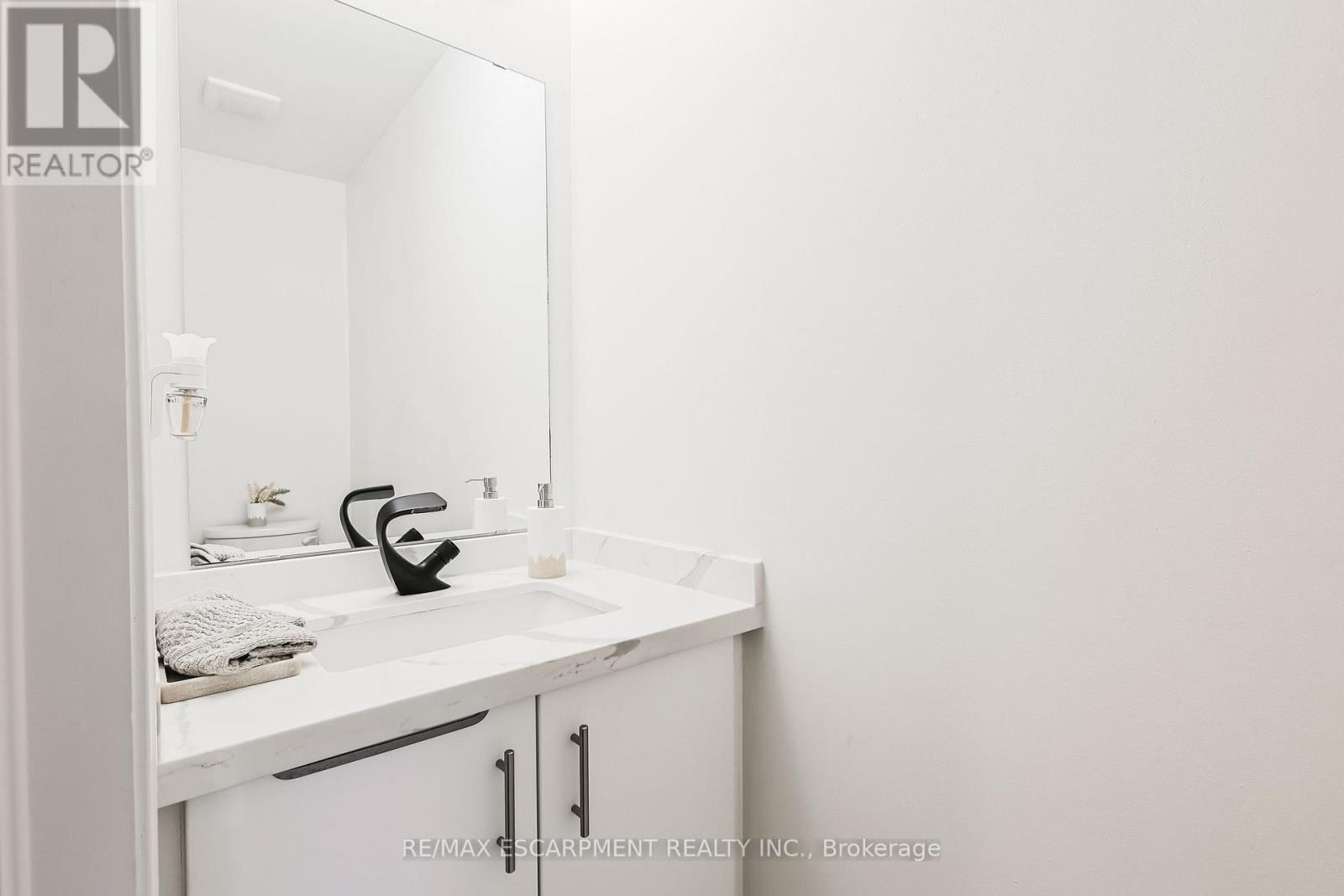 20 Barley Lane, Hamilton, Ontario  L9K 0K1 - Photo 10 - X12669604