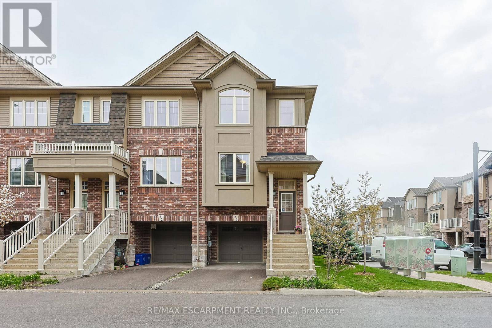 20 BARLEY LANE, Hamilton, Ontario