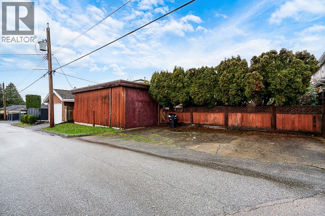 6560 Winch Street, Burnaby, British Columbia V5B 2L6 - Photo 14 - R3079650