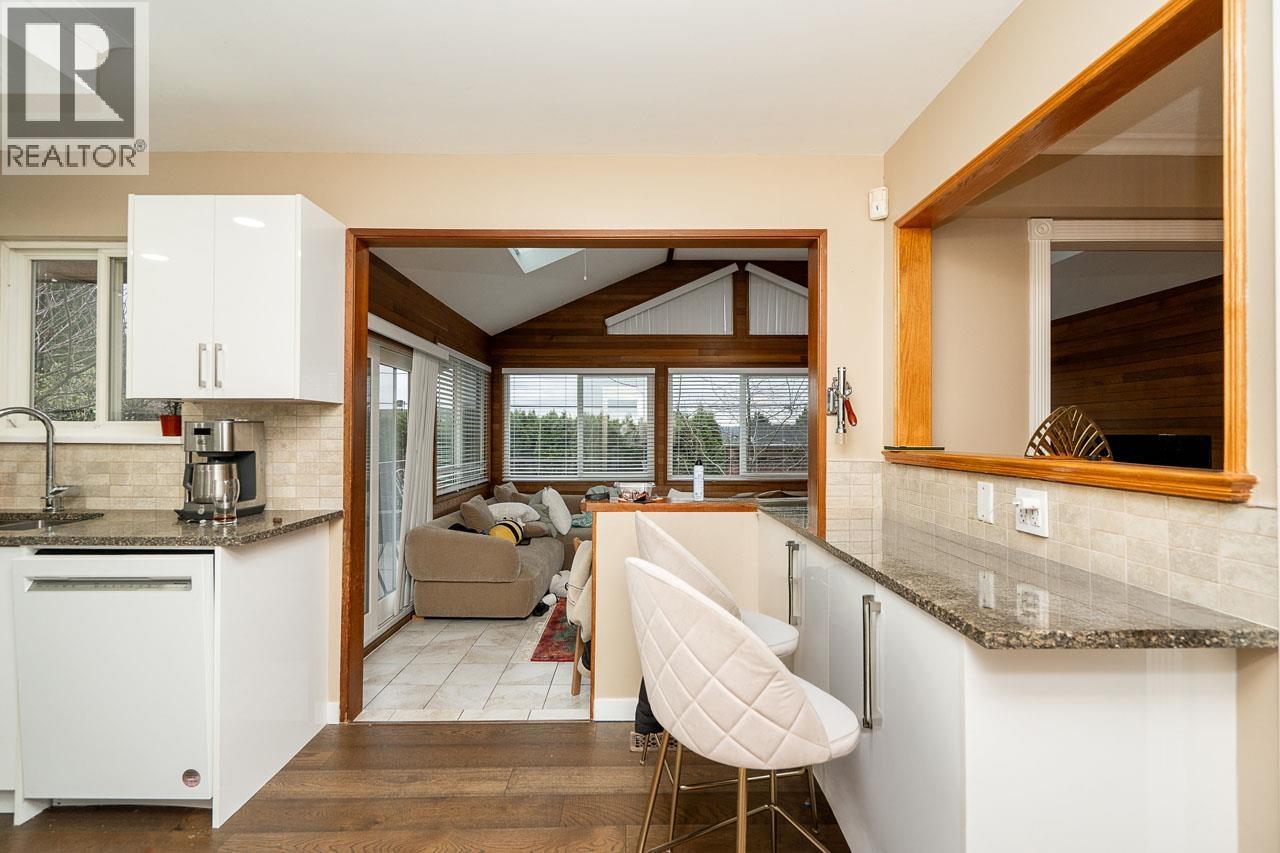 6560 Winch Street, Burnaby, British Columbia V5B 2L6 - Photo 10 - R3079650