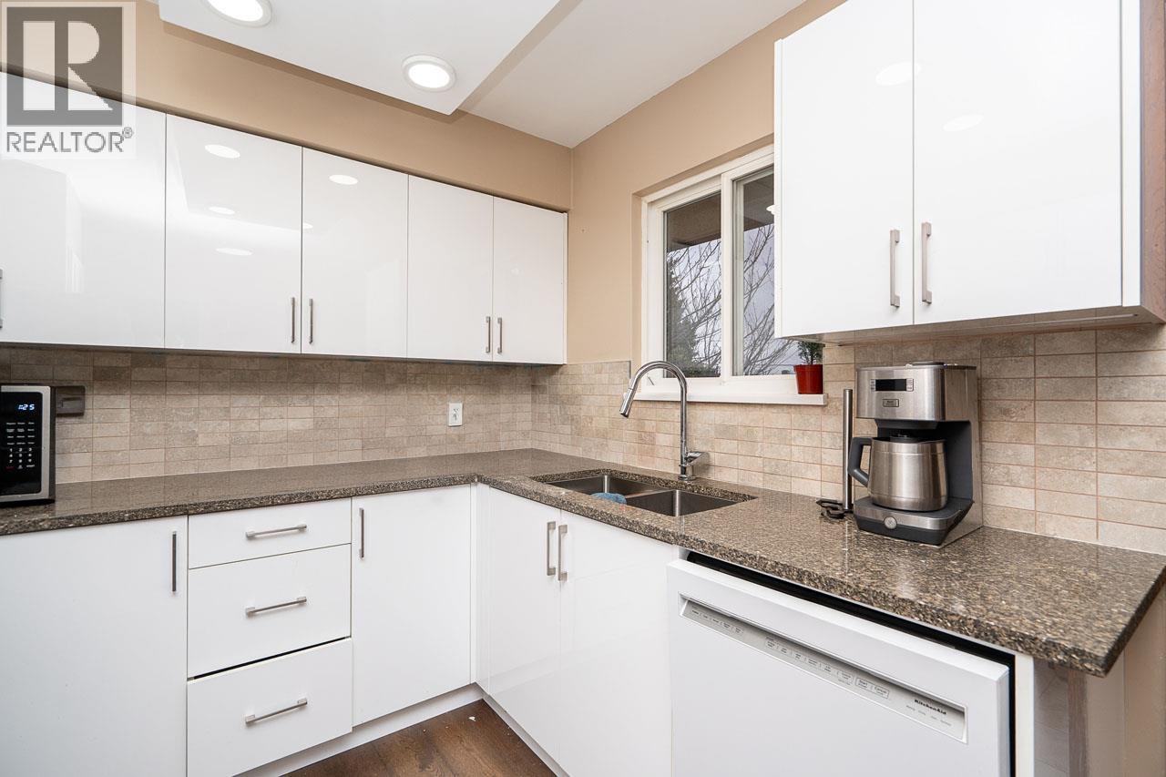 6560 Winch Street, Burnaby, British Columbia V5B 2L6 - Photo 8 - R3079650