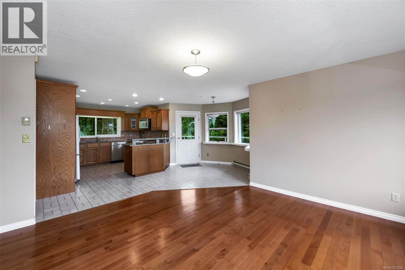 4335 Emily Carr Dr, Saanich, British Columbia  V8X 5E4 - Photo 39 - 1023256