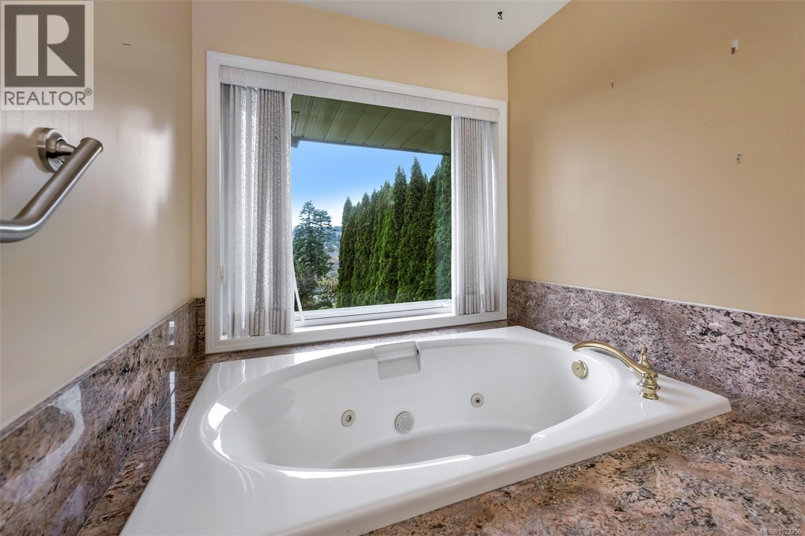 4335 Emily Carr Dr, Saanich, British Columbia  V8X 5E4 - Photo 20 - 1023256