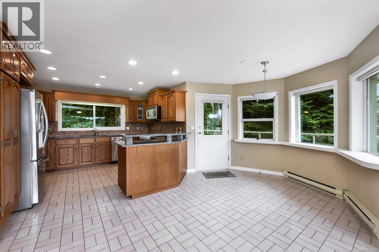 4335 Emily Carr Dr, Saanich, British Columbia  V8X 5E4 - Photo 40 - 1023256