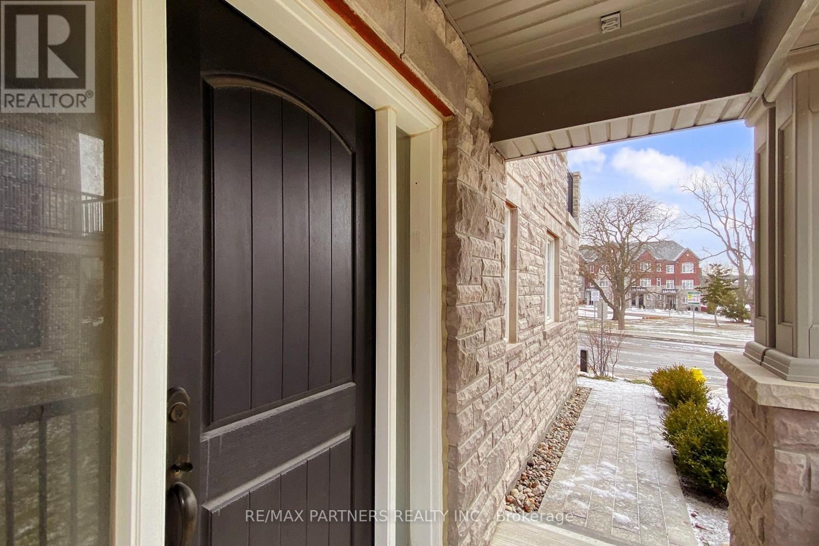 26 Island Green Lane, Markham, Ontario  L6C 0Y7 - Photo 2 - N12677544