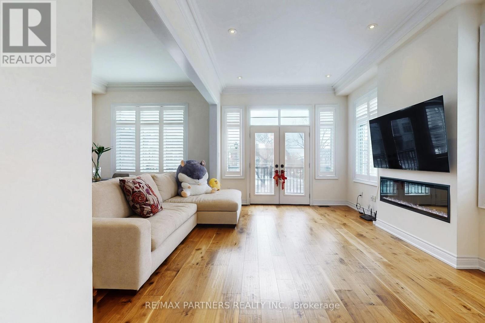 26 Island Green Lane, Markham, Ontario  L6C 0Y7 - Photo 4 - N12677544