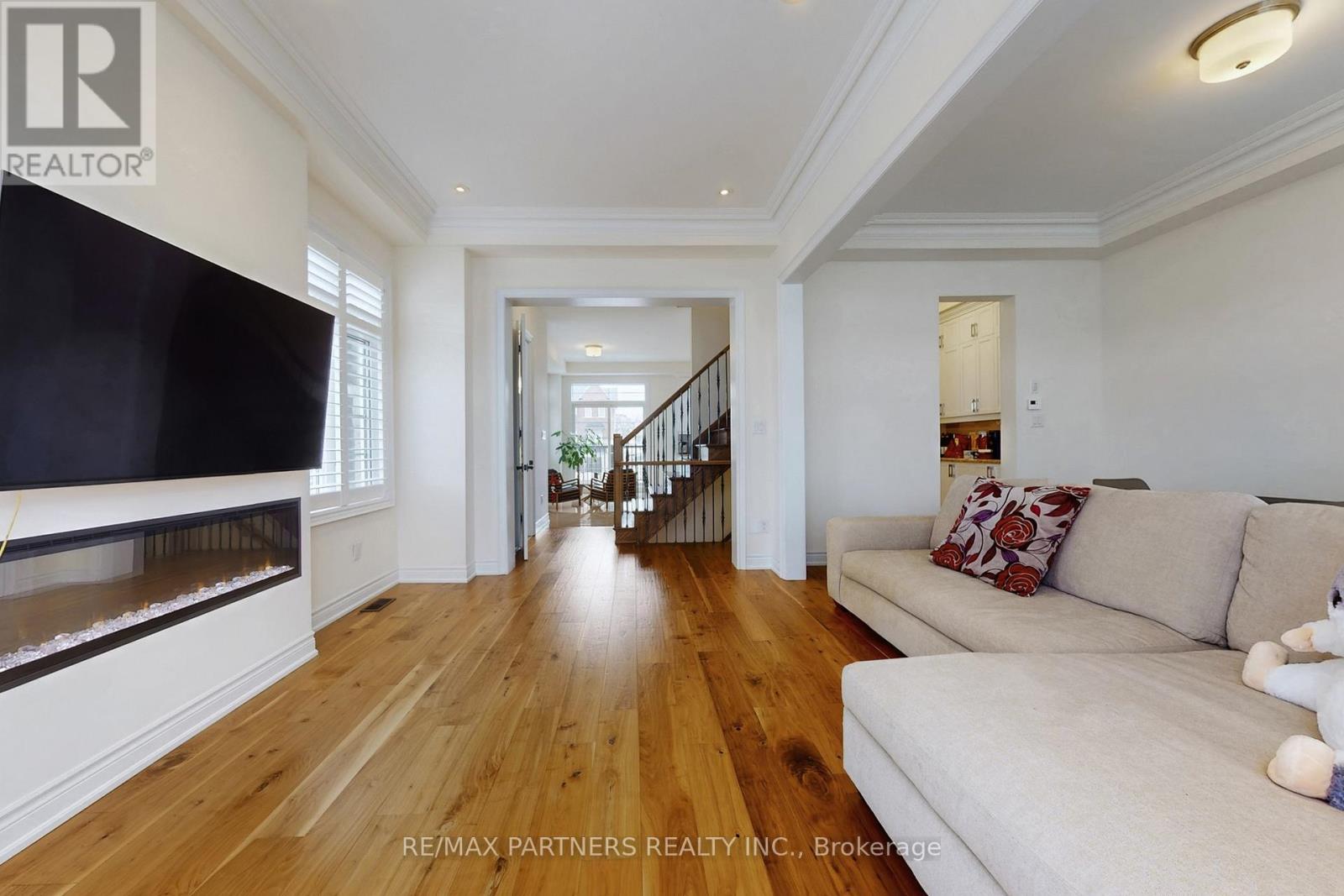 26 Island Green Lane, Markham, Ontario  L6C 0Y7 - Photo 6 - N12677544