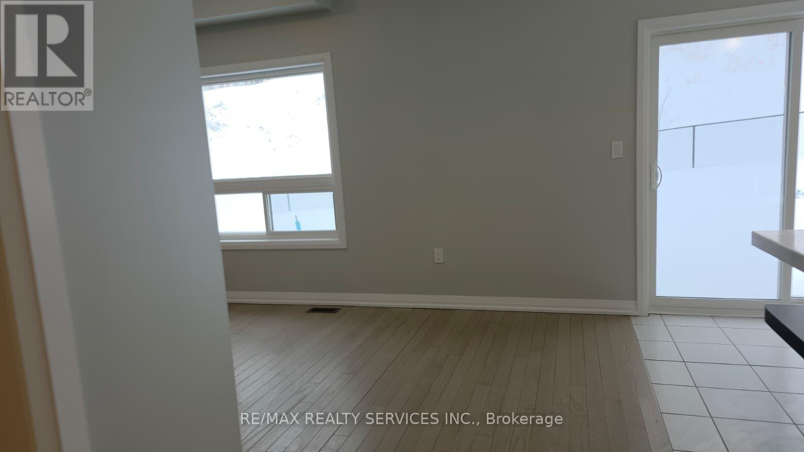 11 Revol Road, Penetanguishene, Ontario  L9M 0W8 - Photo 9 - S12654886