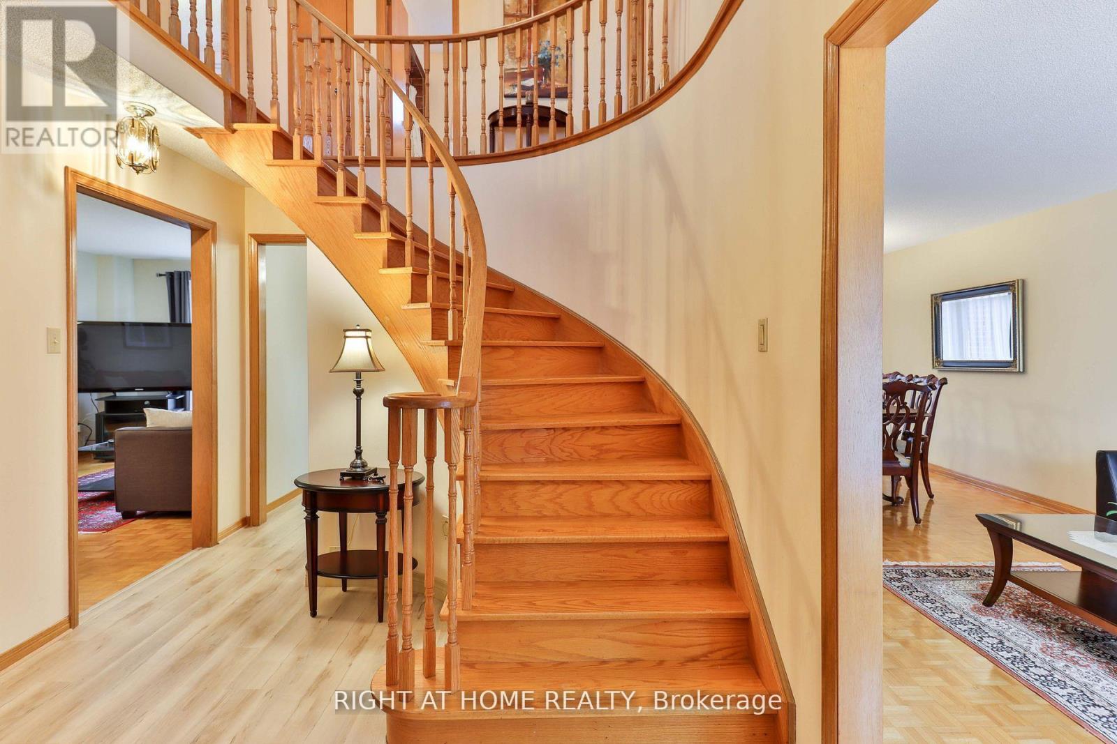 1433 Bough Beeches Boulevard, Mississauga, Ontario  L4W 3B4 - Photo 18 - W12646658