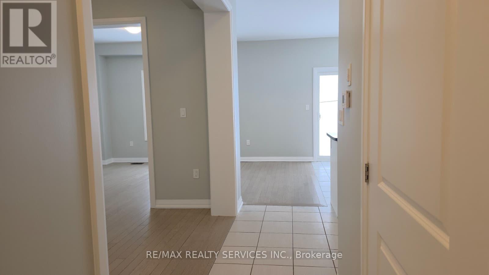 11 Revol Road, Penetanguishene, Ontario  L9M 0W8 - Photo 6 - S12654886