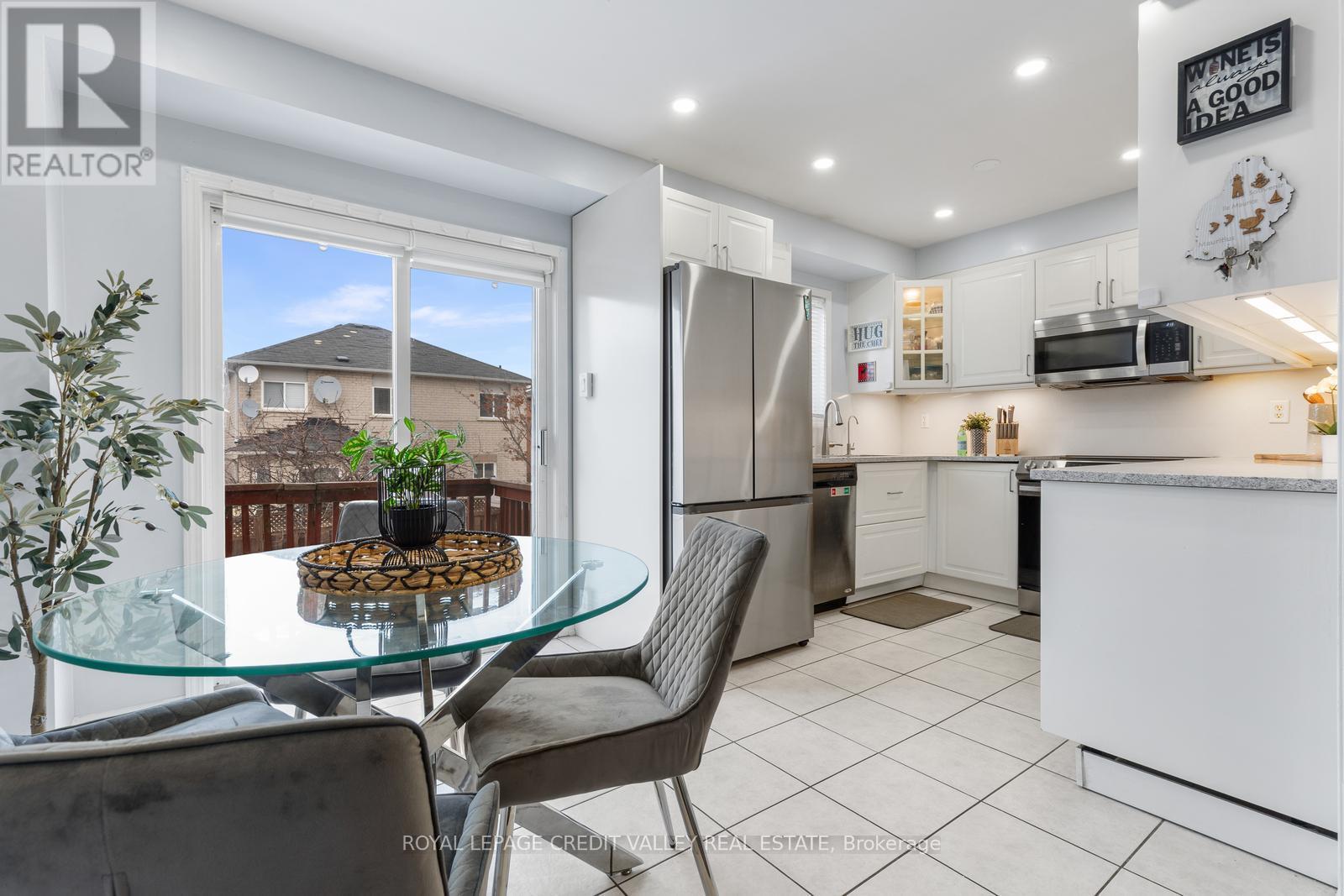 84 Whiteface Crescent, Brampton, Ontario  L6X 4X3 - Photo 12 - W12697674