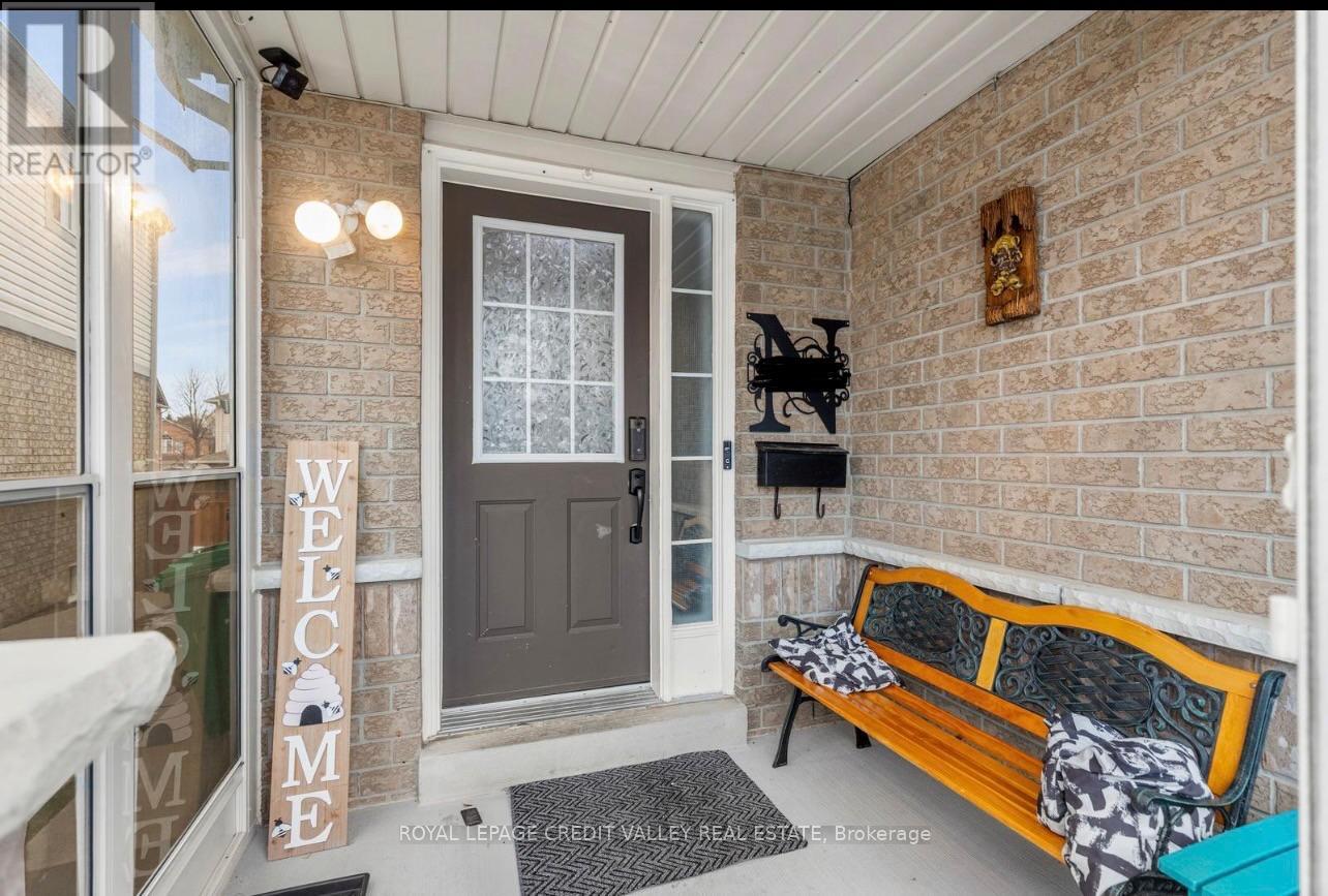 84 Whiteface Crescent, Brampton, Ontario  L6X 4X3 - Photo 3 - W12697674