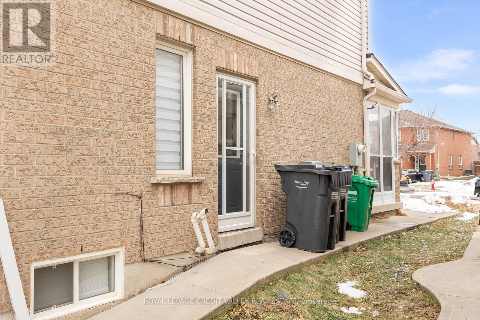 84 Whiteface Crescent, Brampton, Ontario  L6X 4X3 - Photo 31 - W12697674