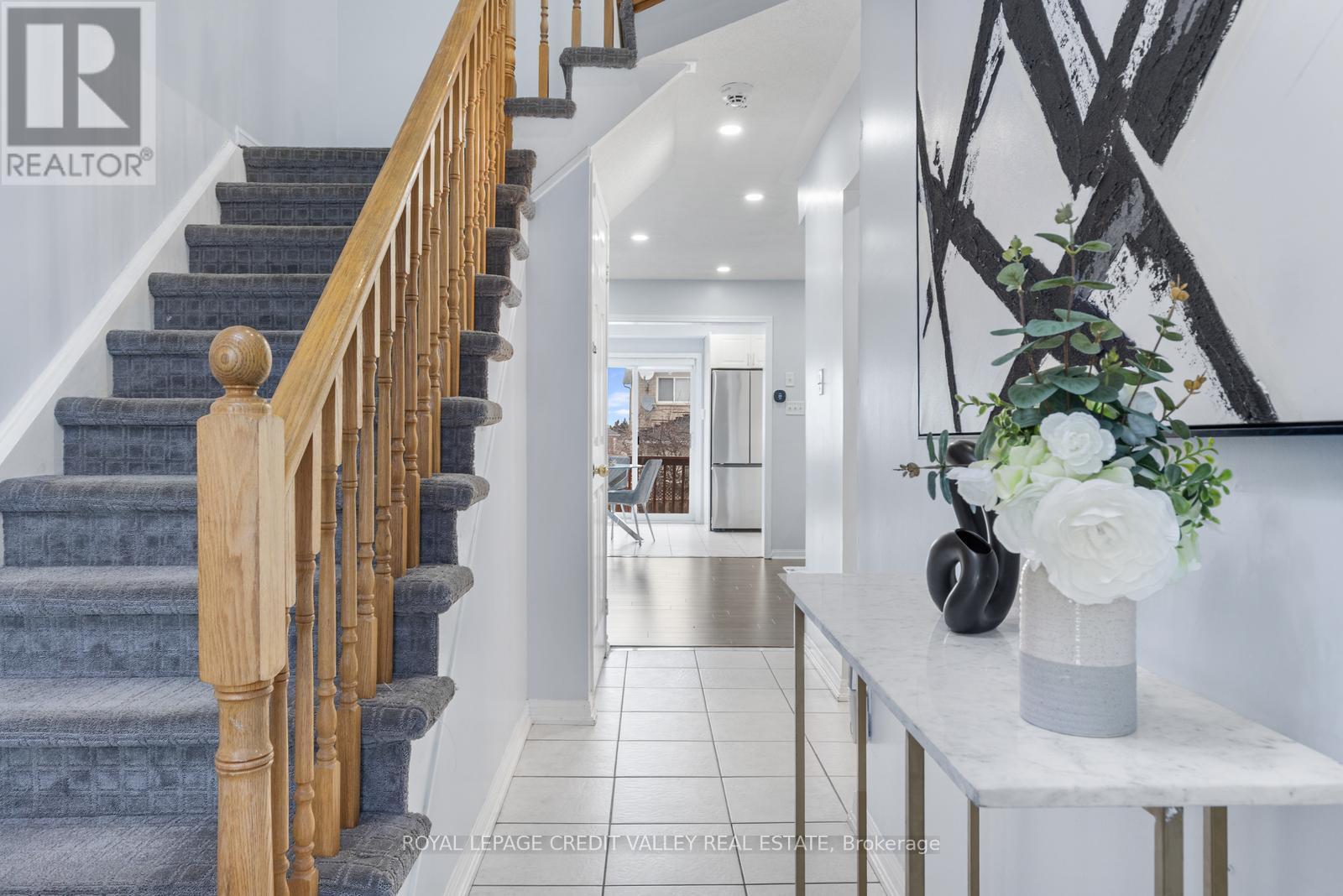 84 Whiteface Crescent, Brampton, Ontario  L6X 4X3 - Photo 4 - W12697674