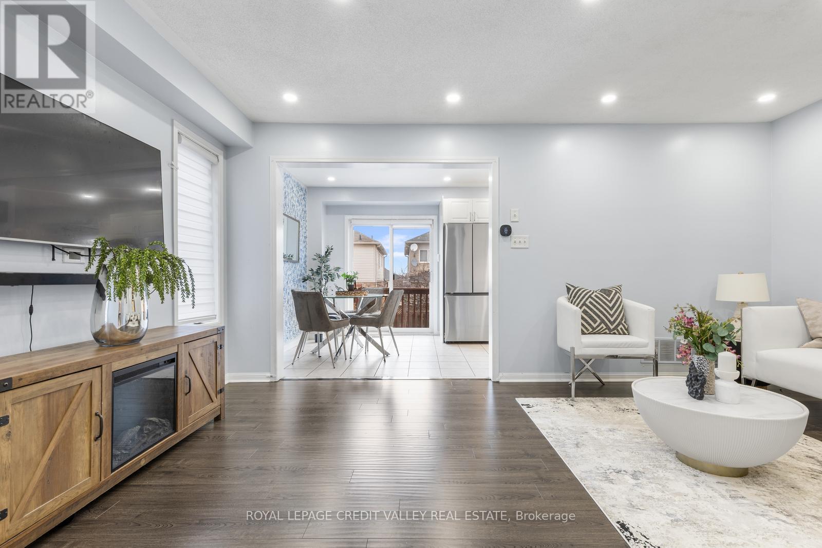 84 Whiteface Crescent, Brampton, Ontario  L6X 4X3 - Photo 7 - W12697674