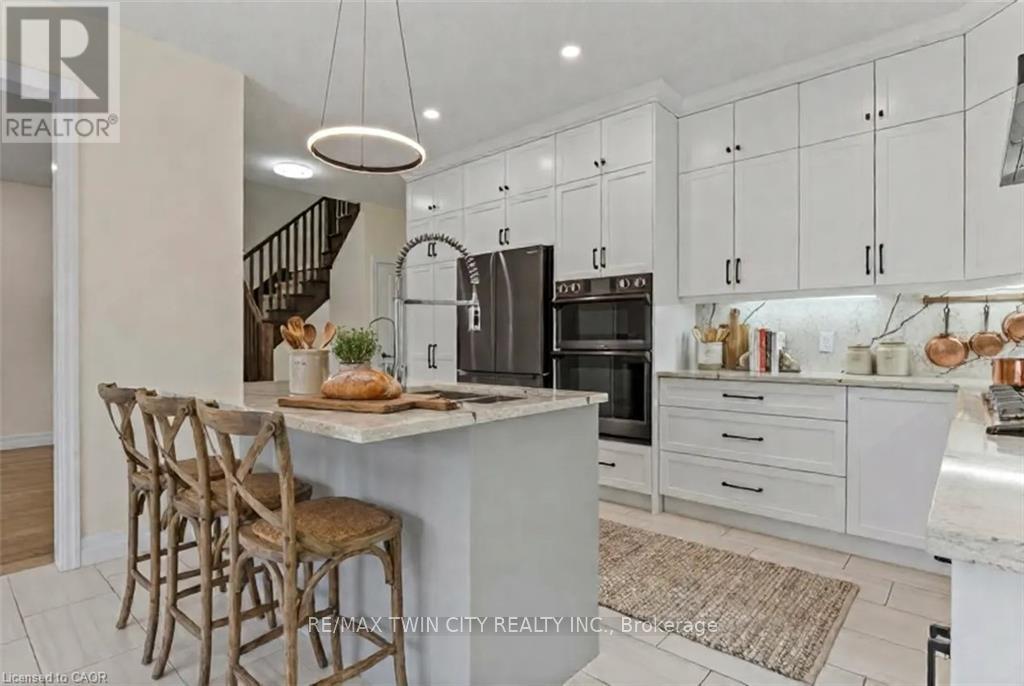 352 Chokecherry Crescent, Waterloo, Ontario  N2V 0H1 - Photo 3 - X12697664