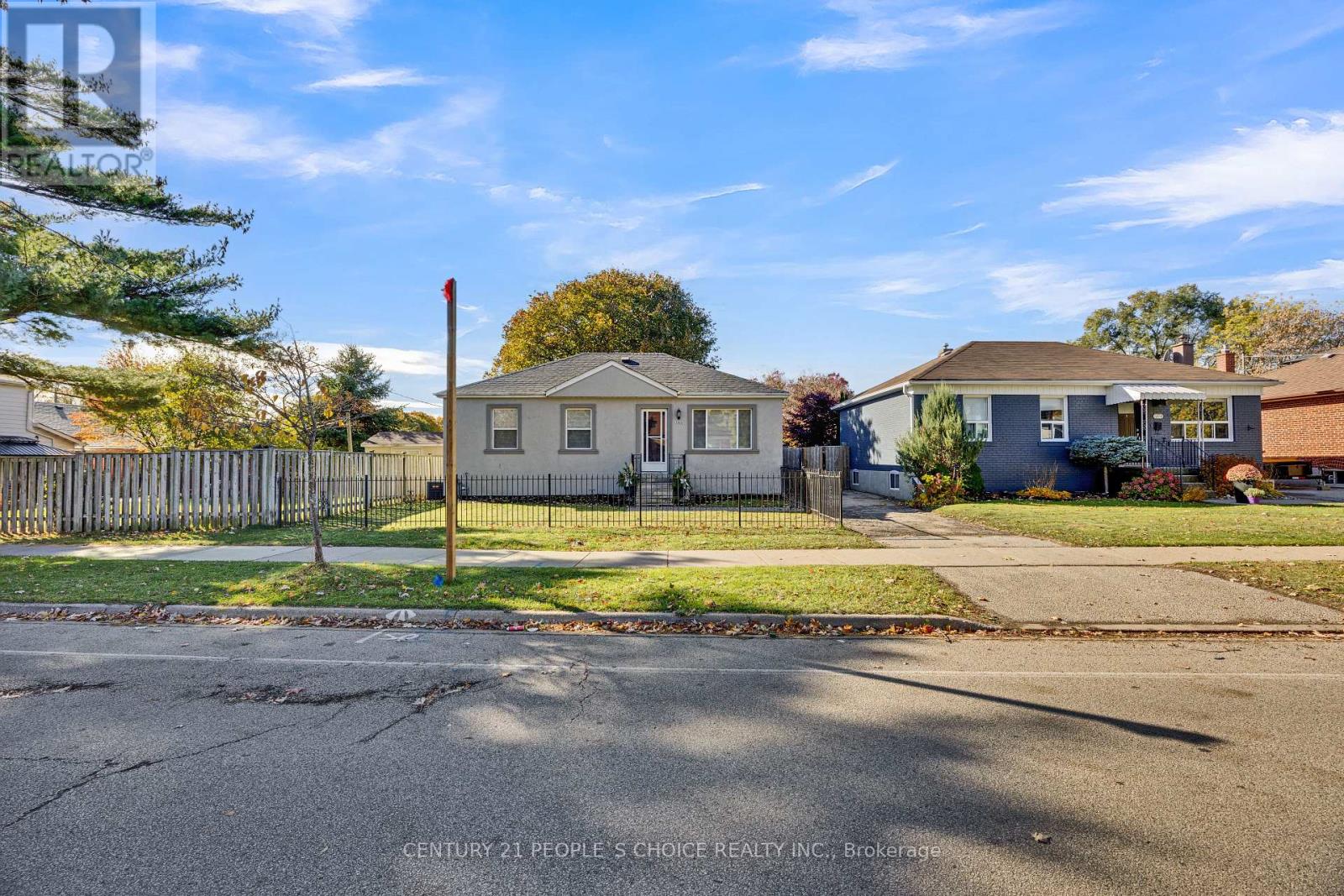 1268 Northaven Drive N, Mississauga, Ontario  L5G 4E7 - Photo 43 - W12696652