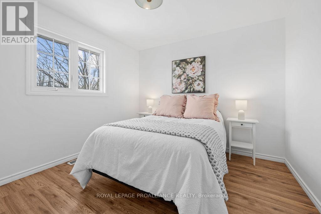 29 Sherwood Crescent, Belleville (Belleville Ward), Ontario  K8P 5G2 - Photo 34 - X12697742