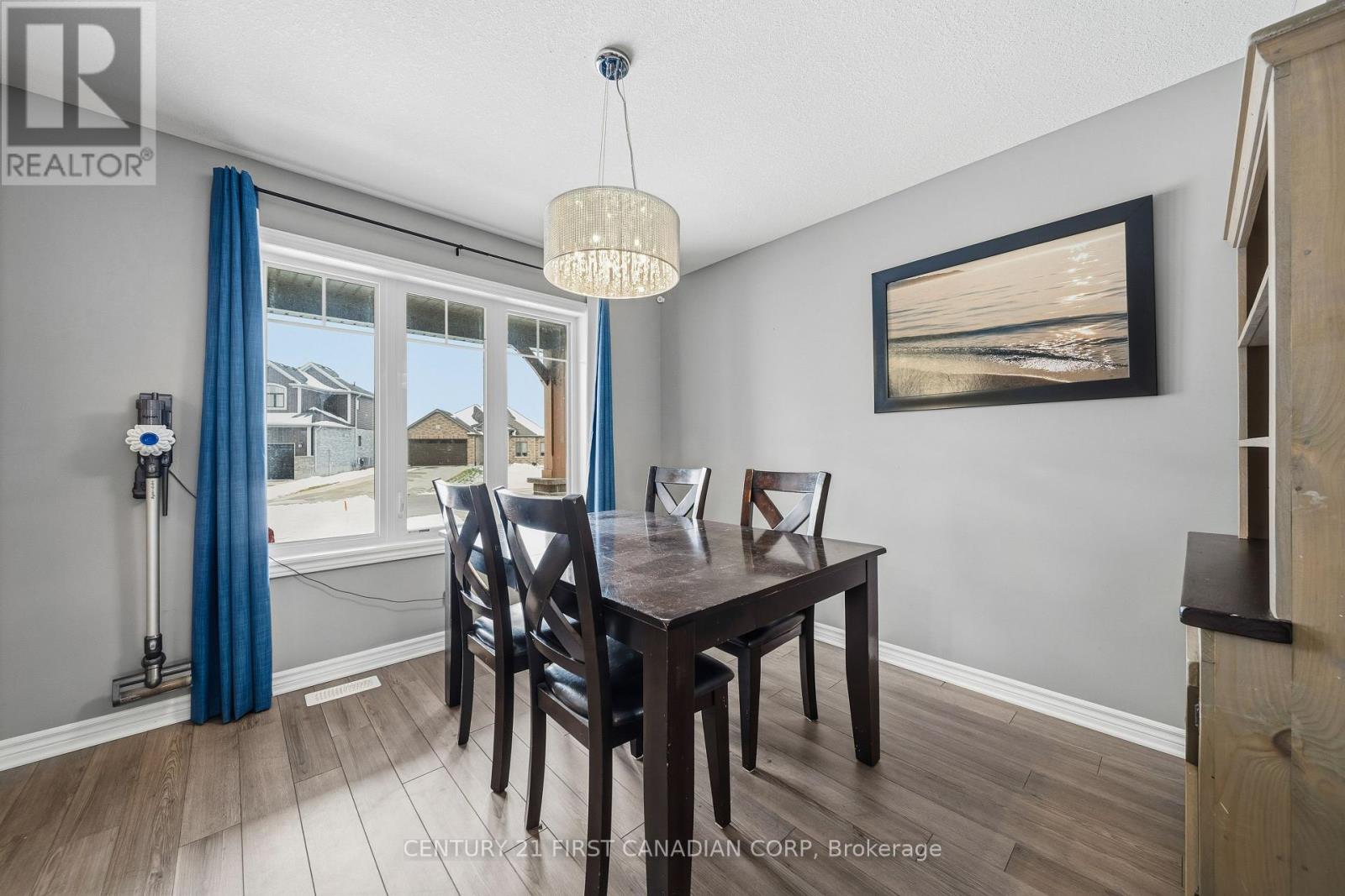 209 Campanale Way, Lucan Biddulph, Ontario  N0M 2J0 - Photo 19 - X12697692