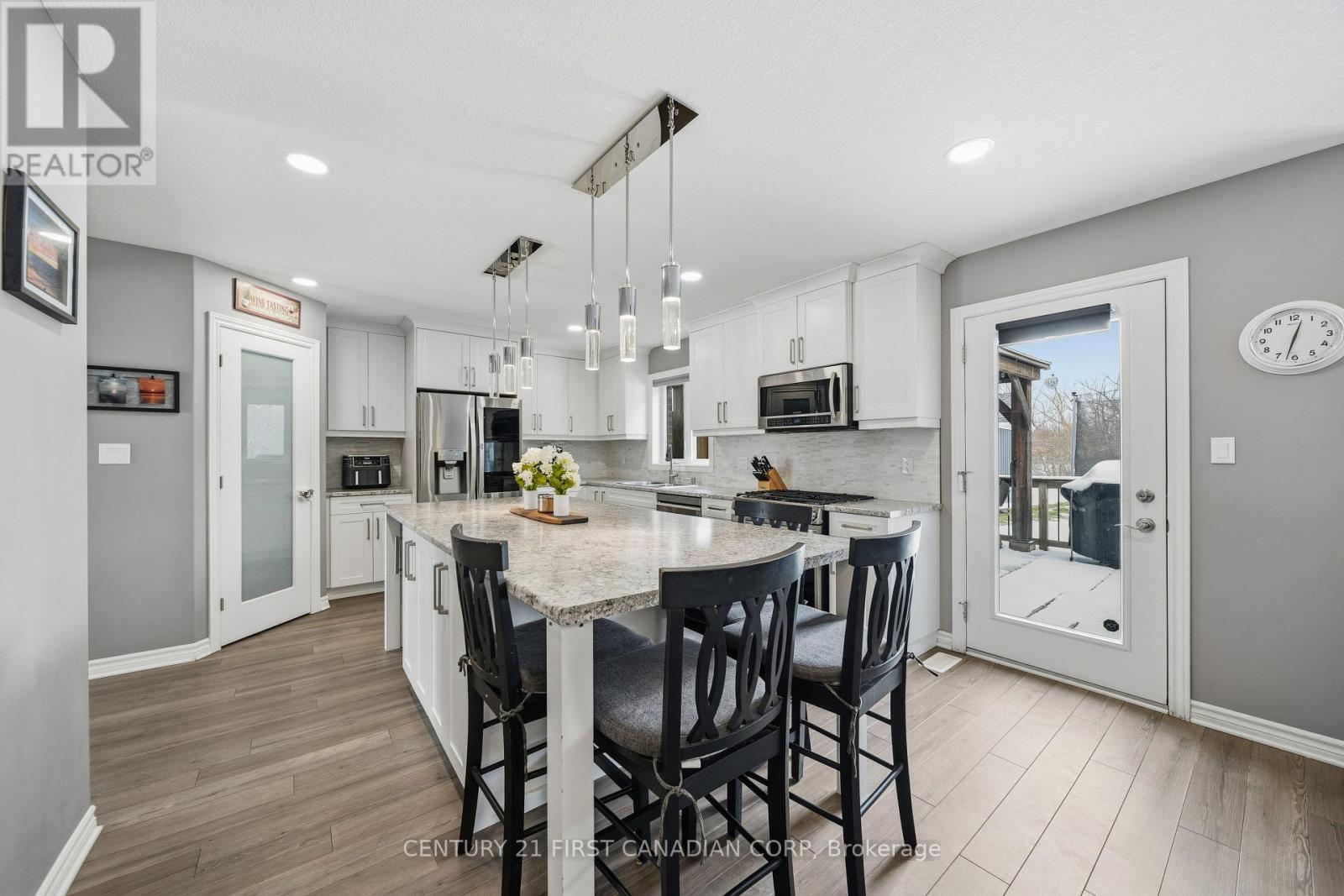 209 Campanale Way, Lucan Biddulph, Ontario  N0M 2J0 - Photo 20 - X12697692