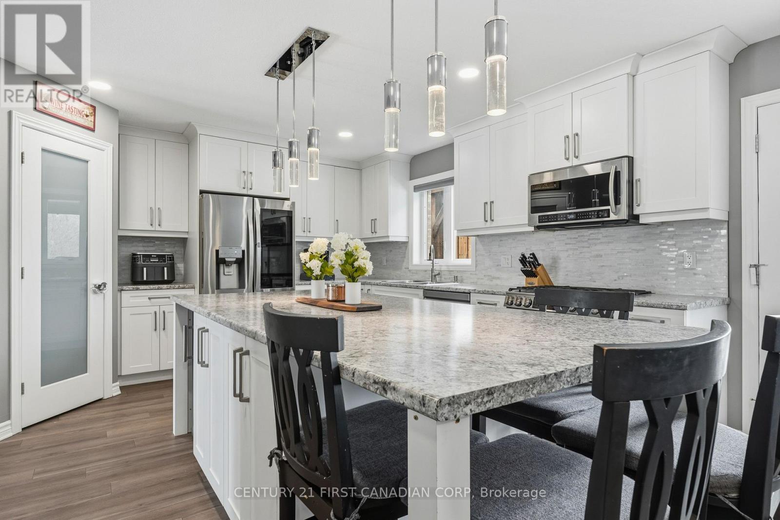 209 Campanale Way, Lucan Biddulph, Ontario  N0M 2J0 - Photo 21 - X12697692