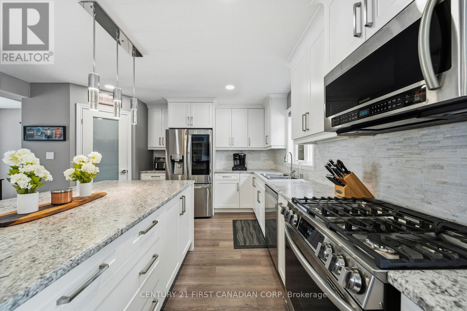 209 Campanale Way, Lucan Biddulph, Ontario  N0M 2J0 - Photo 23 - X12697692