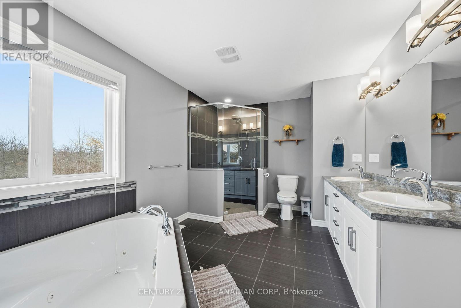 209 Campanale Way, Lucan Biddulph, Ontario  N0M 2J0 - Photo 38 - X12697692