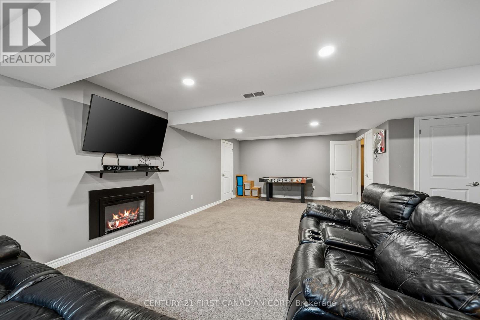 209 Campanale Way, Lucan Biddulph, Ontario  N0M 2J0 - Photo 47 - X12697692