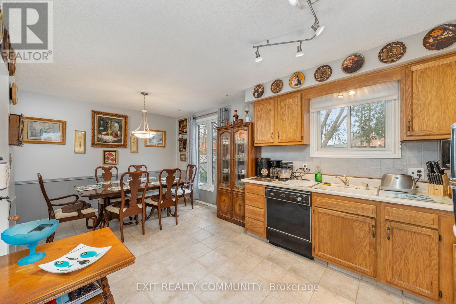 651 Roger Street, Sarnia, Ontario  N7S 4A5 - Photo 10 - X12697712