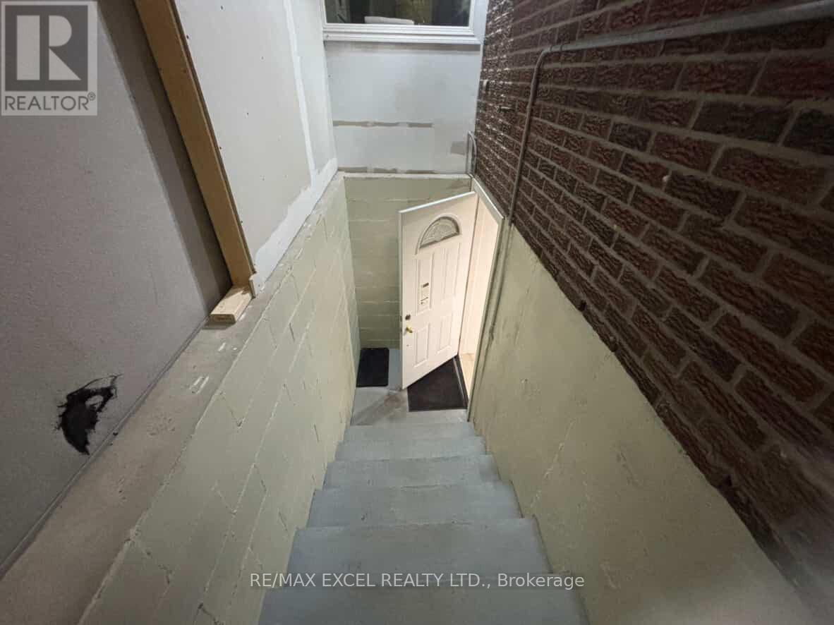 26 Pipers Green Avenue, Toronto, Ontario  M1S 3J8 - Photo 2 - E12697752