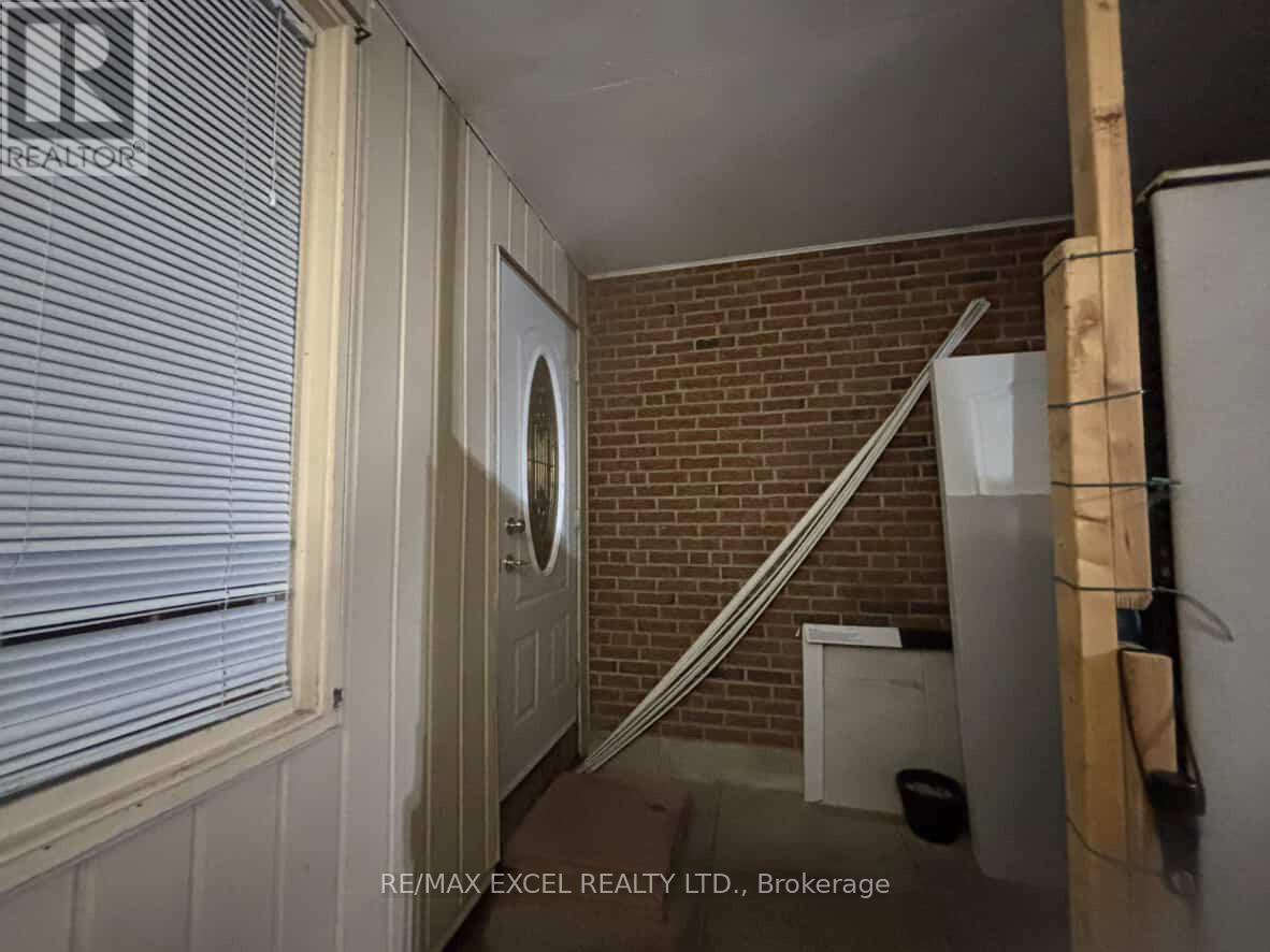 26 Pipers Green Avenue, Toronto, Ontario  M1S 3J8 - Photo 3 - E12697752