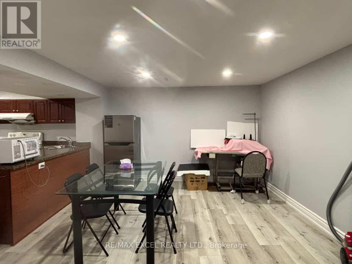 26 Pipers Green Avenue, Toronto, Ontario  M1S 3J8 - Photo 5 - E12697752