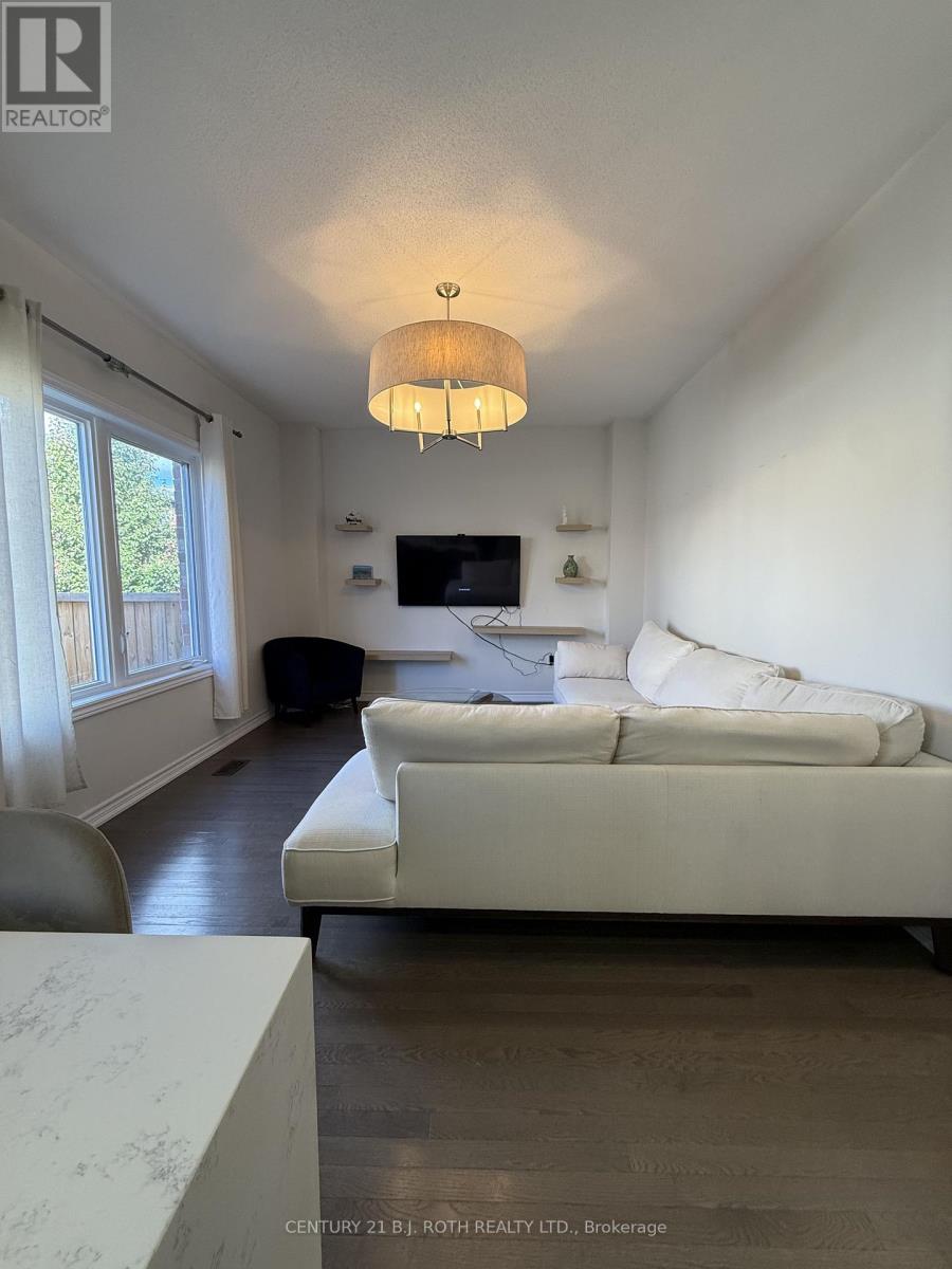 67 Megan Crescent, Barrie, Ontario  L4N 6E4 - Photo 5 - S12697736