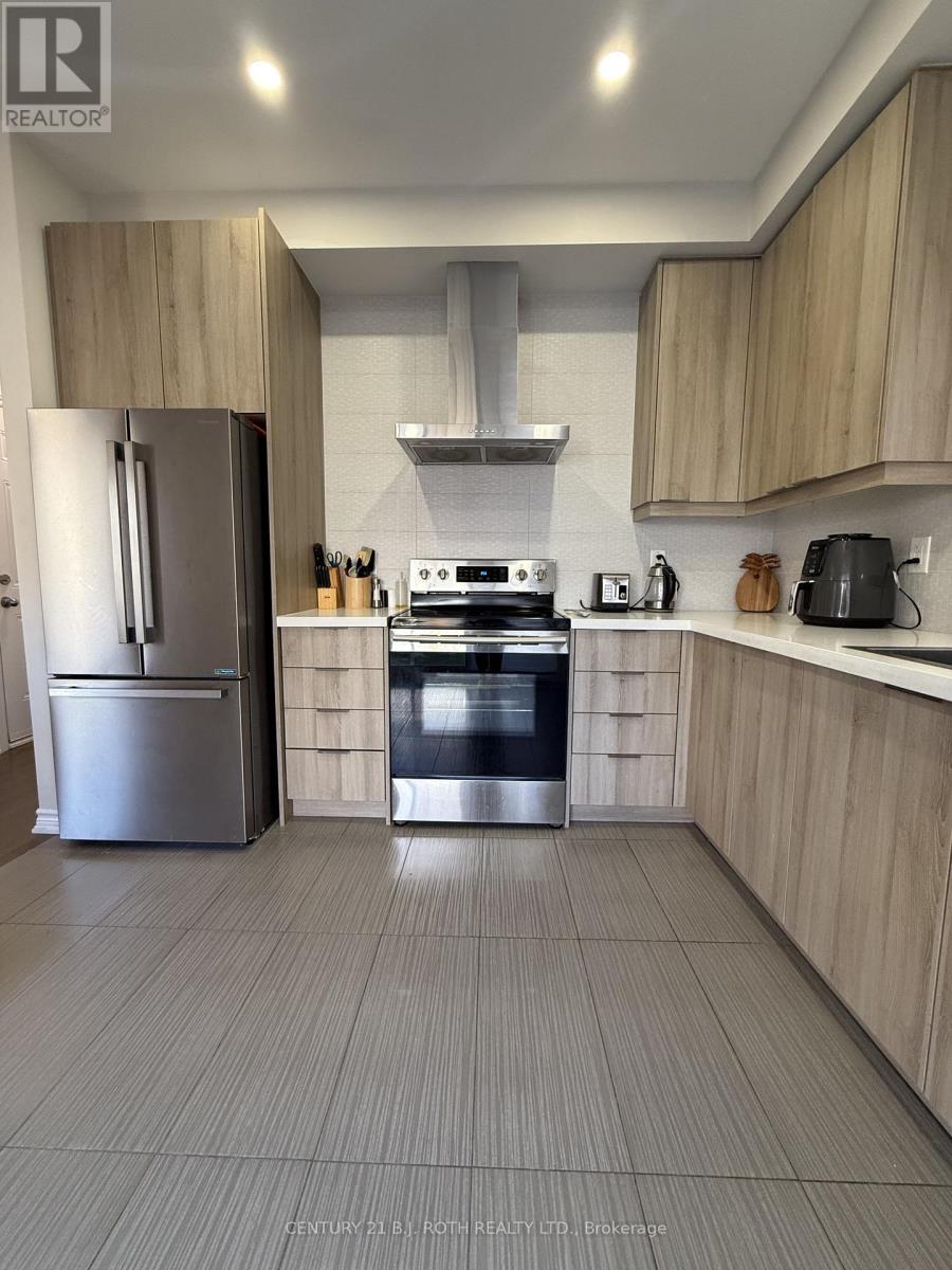 67 Megan Crescent, Barrie, Ontario  L4N 6E4 - Photo 7 - S12697736