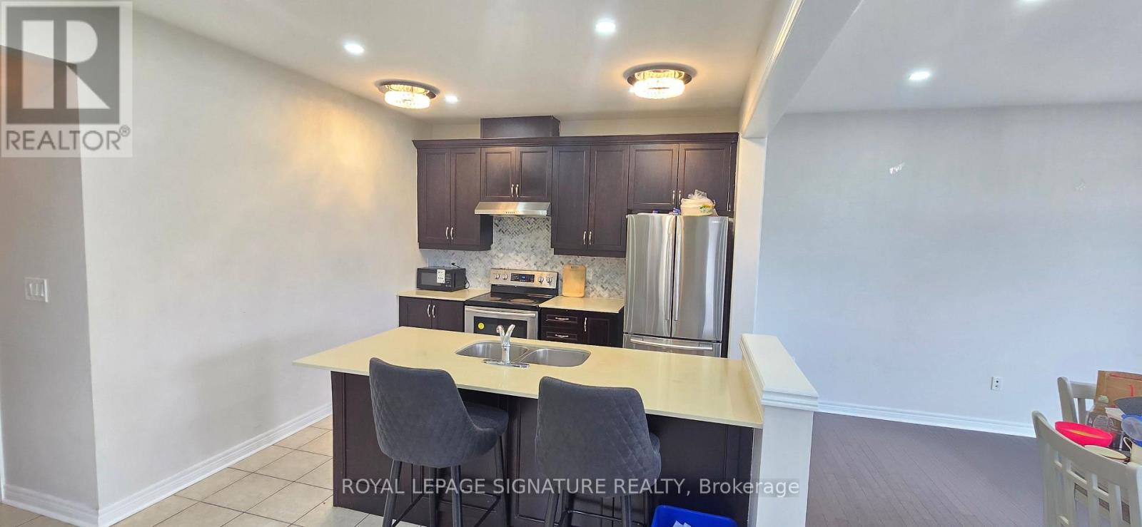 86 Bernadino Street, Brampton, Ontario  L6P 4G1 - Photo 7 - W12697636