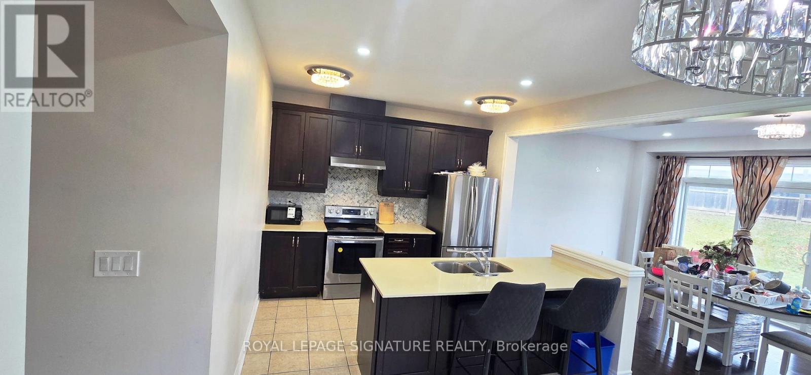 86 Bernadino Street, Brampton, Ontario  L6P 4G1 - Photo 8 - W12697636