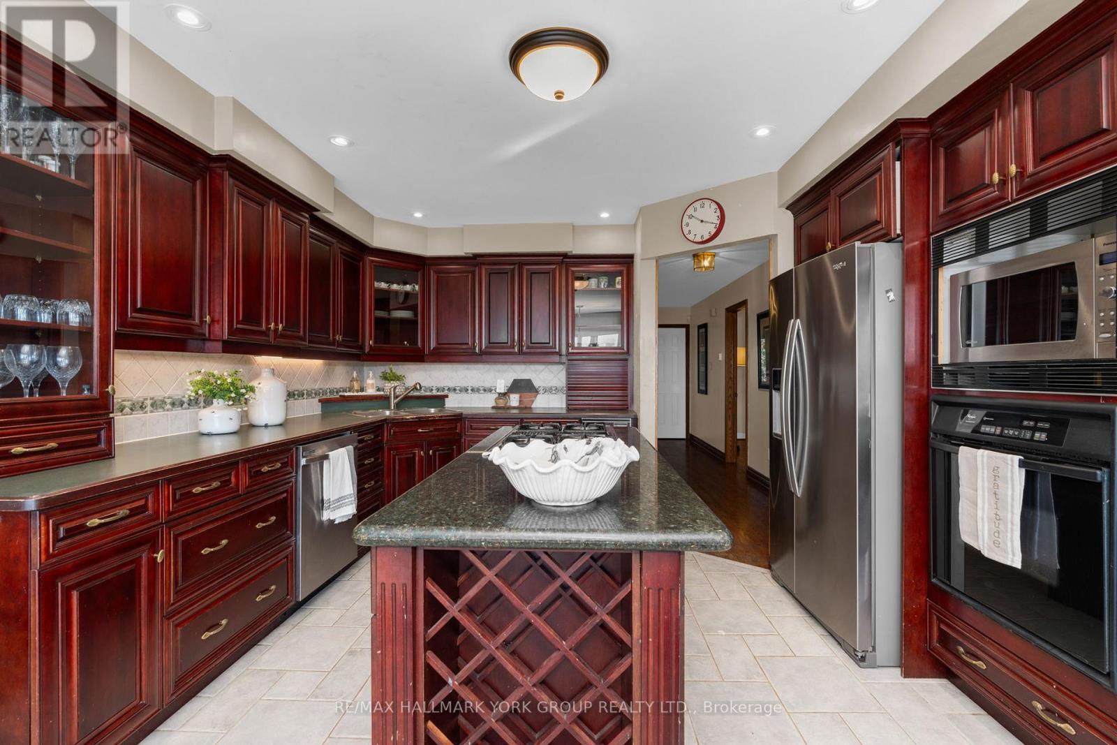 33 Matson Drive, Caledon, Ontario  L7E 0A9 - Photo 9 - W12697704