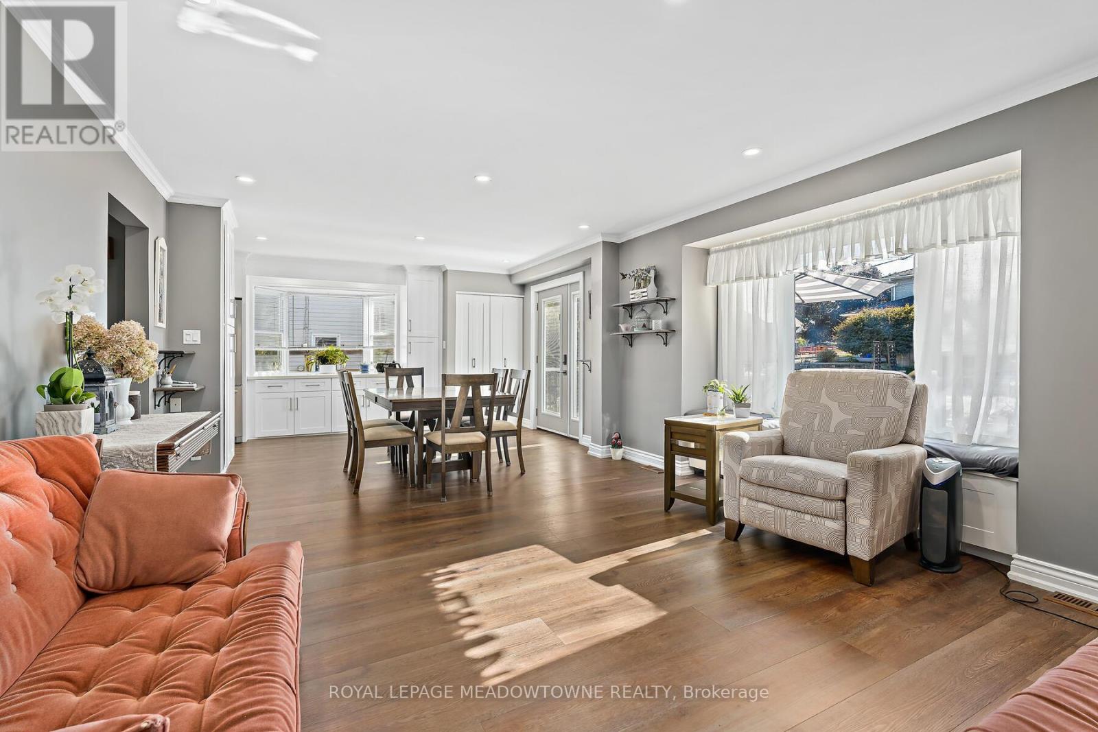 7 Temple Road, Halton Hills, Ontario  L7G 3J6 - Photo 9 - W12697714