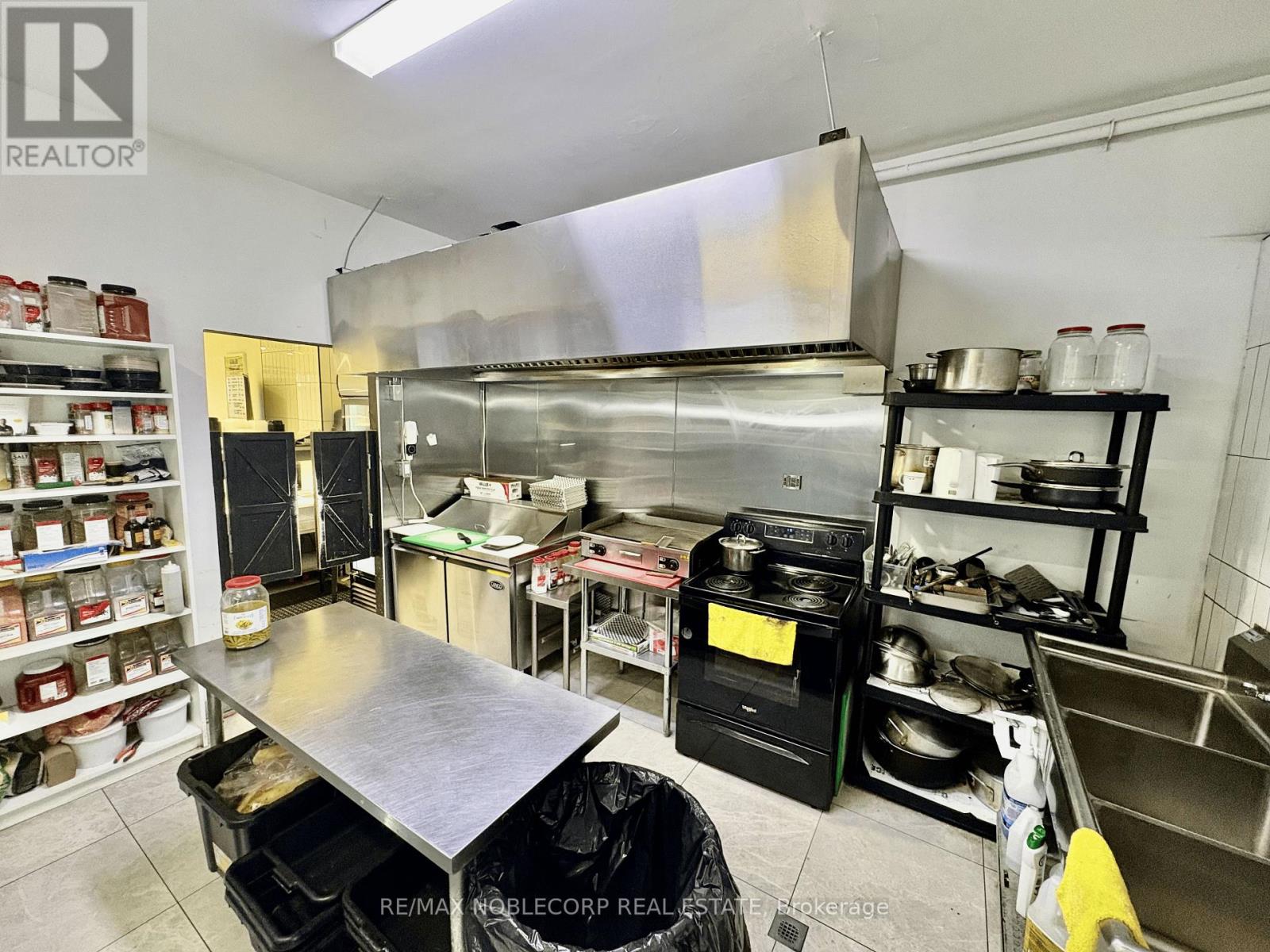 954 Wilson Avenue, Toronto, Ontario  M3K 1E7 - Photo 12 - W12697722