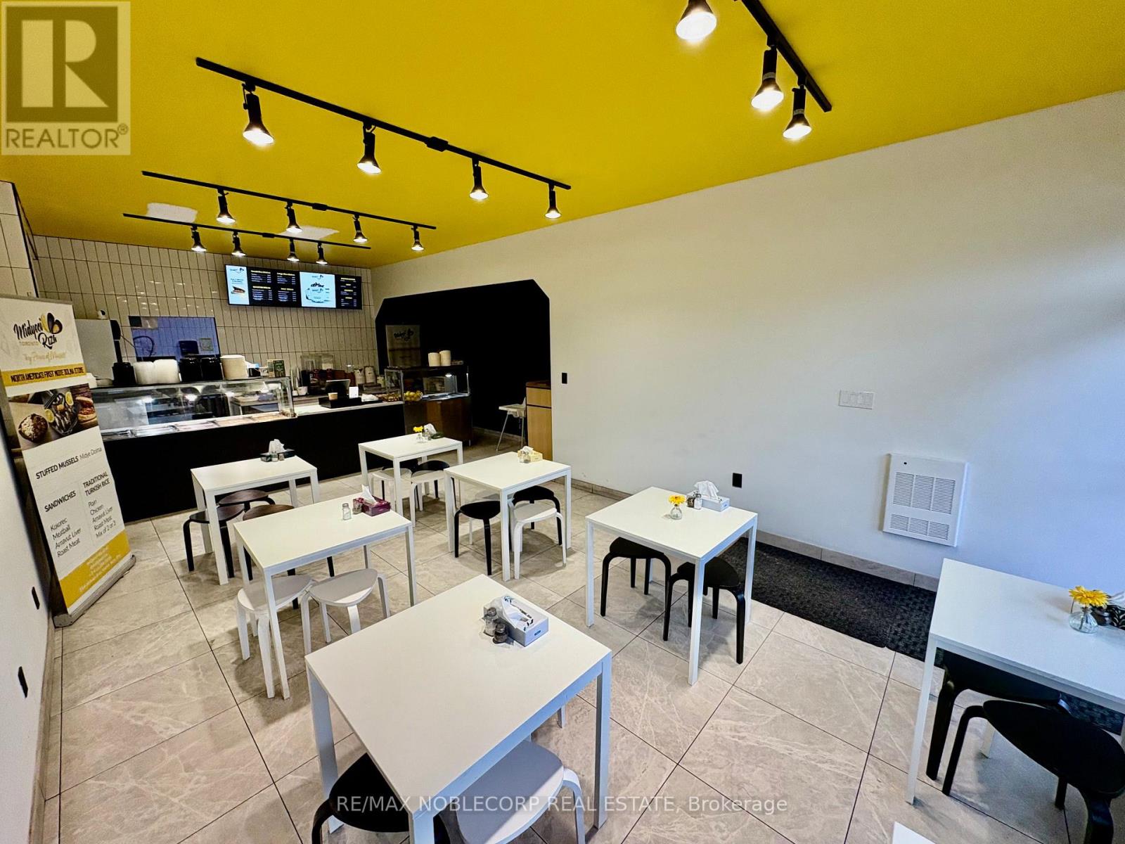 954 Wilson Avenue, Toronto, Ontario  M3K 1E7 - Photo 3 - W12697722