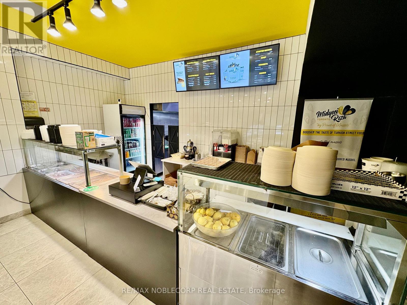 954 Wilson Avenue, Toronto, Ontario  M3K 1E7 - Photo 6 - W12697722