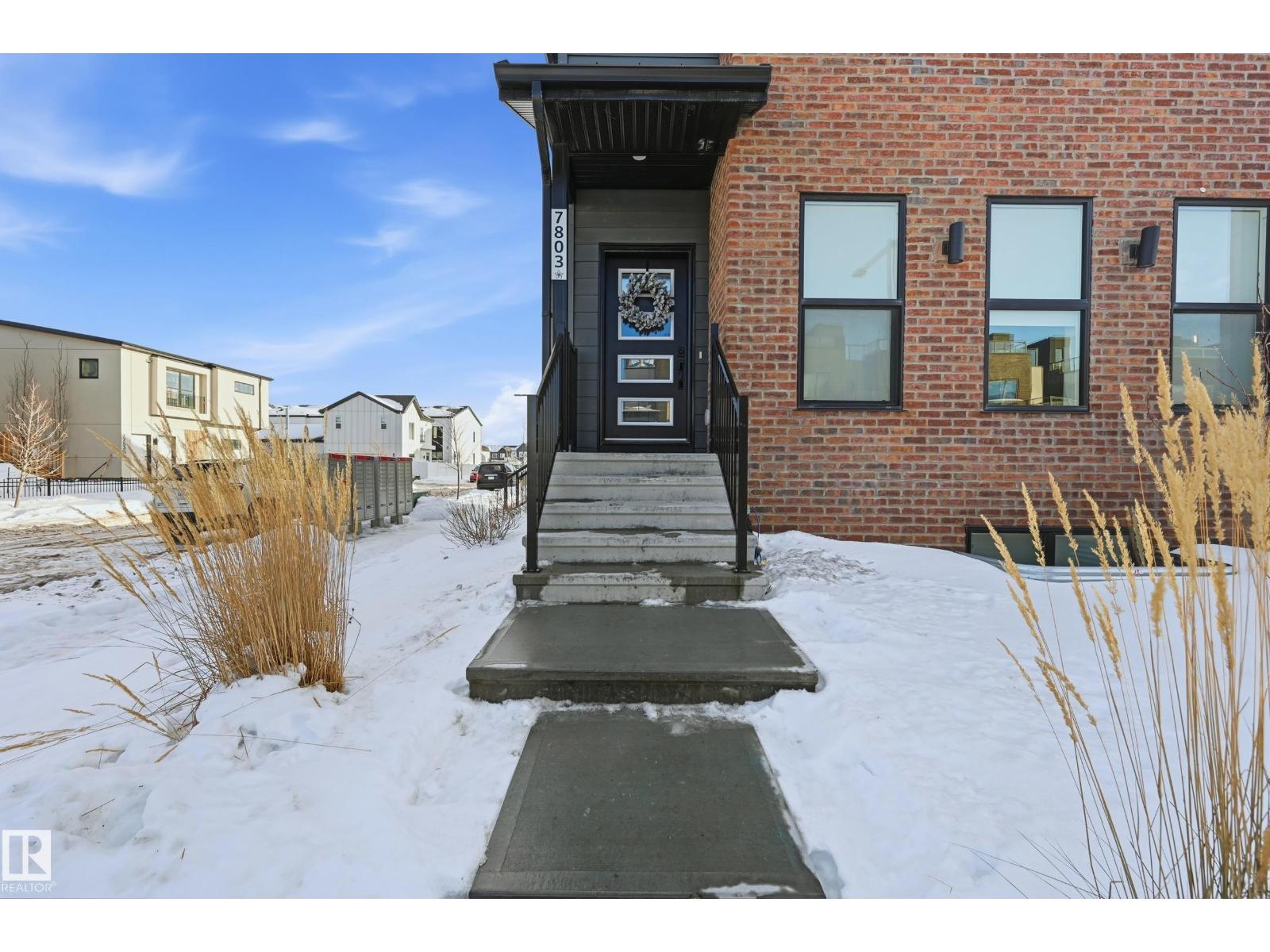 7803 Yorke Rd Nw, Edmonton, Alberta  T5G 2R6 - Photo 2 - E4470048