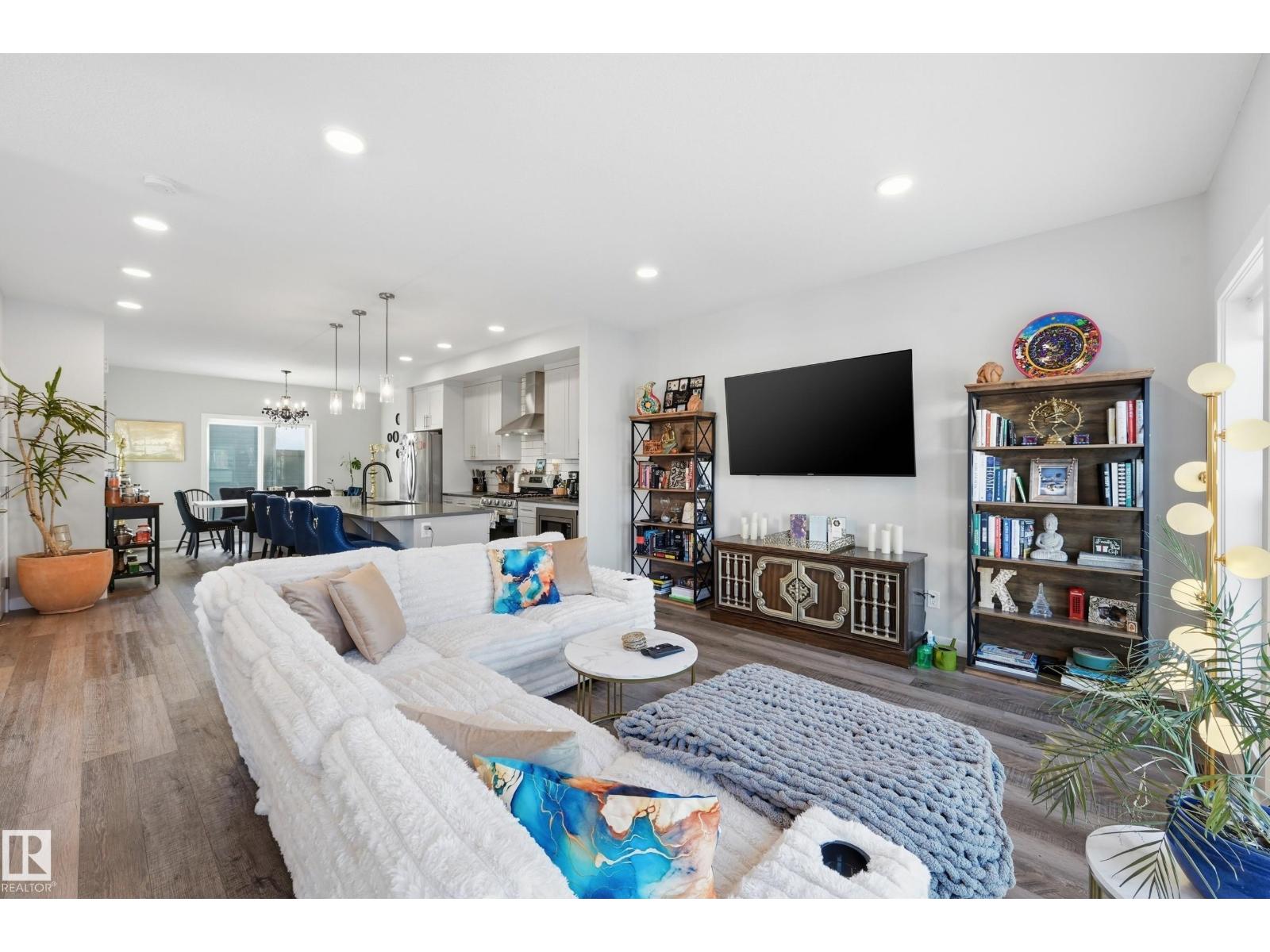 7803 Yorke Rd Nw, Edmonton, Alberta  T5G 2R6 - Photo 4 - E4470048