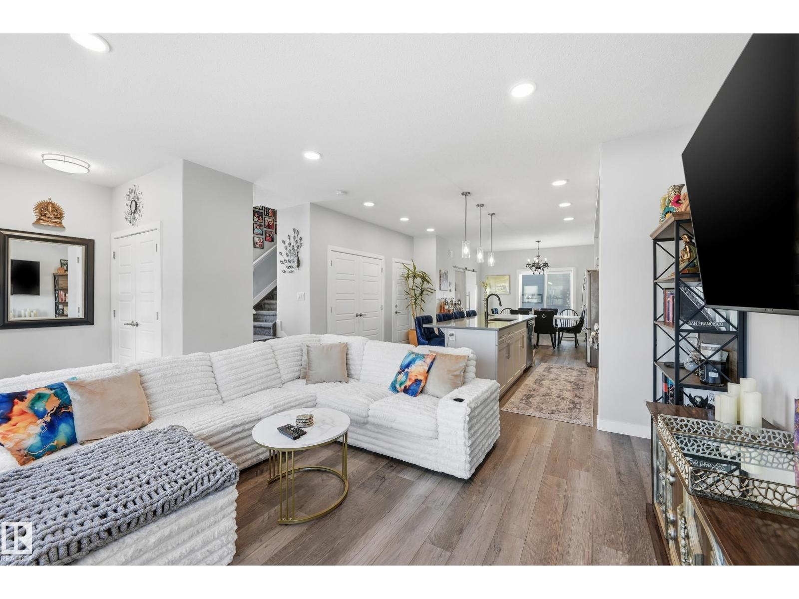 7803 Yorke Rd Nw, Edmonton, Alberta  T5G 2R6 - Photo 7 - E4470048