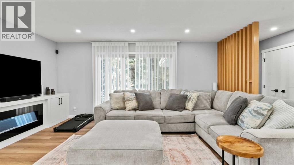 7036 Silverview Road Nw, Calgary, Alberta  T3B 3M1 - Photo 4 - A2278779