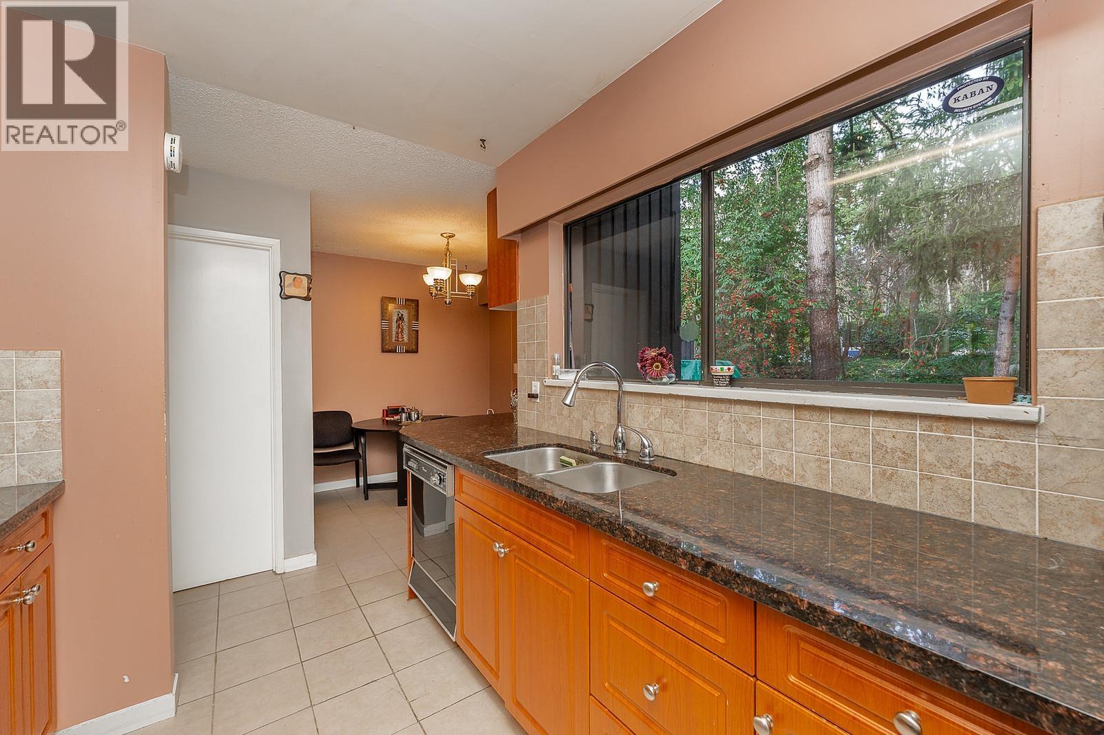 1976 Purcell Way, North Vancouver, British Columbia  V7J 3K3 - Photo 5 - R3079413