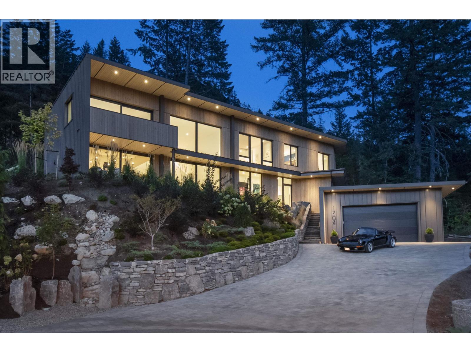 1704 SUGARLOAF PLACE, Pemberton, British Columbia